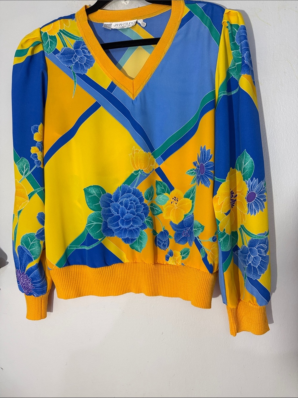 Vintage Janan Studio Satin Tops Vibrant Blue & Yellow Floral V-Neck tops med